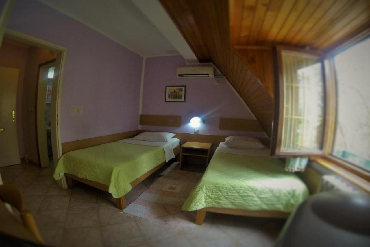 B&B Villa Evandjelina Sremska Kamenica Екстер'єр фото