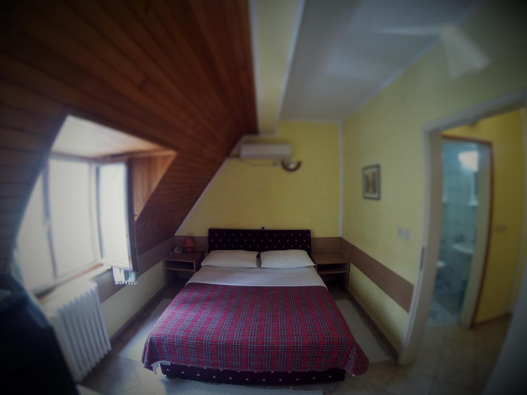 B&B Villa Evandjelina Sremska Kamenica Екстер'єр фото