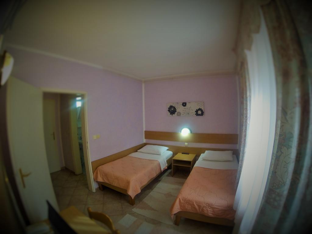 B&B Villa Evandjelina Sremska Kamenica Екстер'єр фото