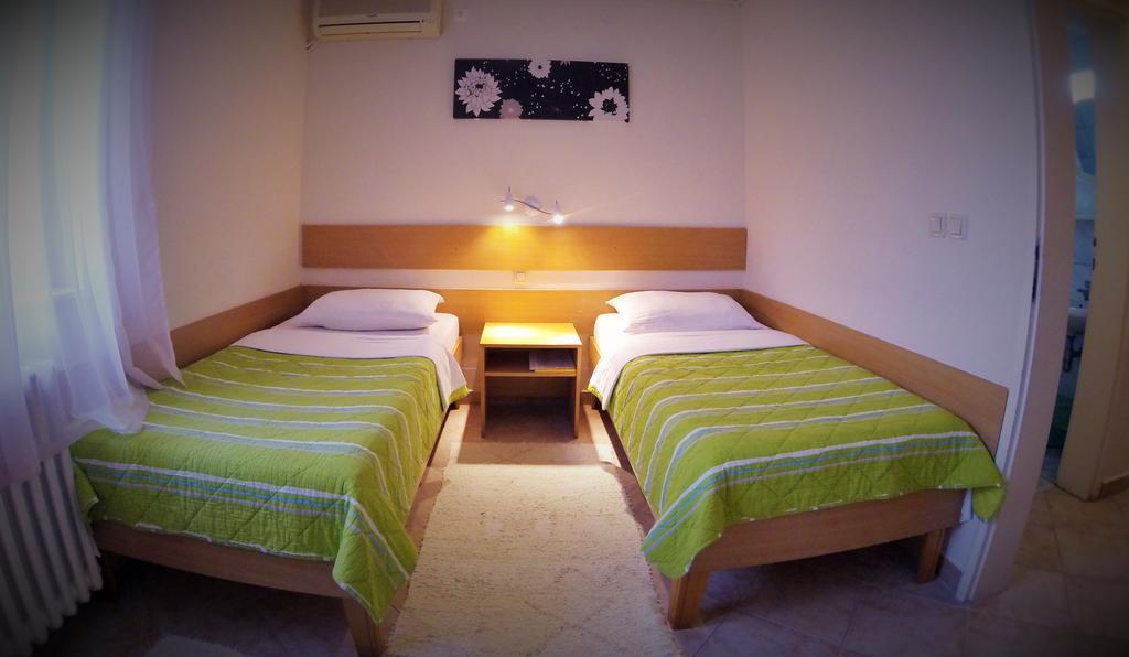 B&B Villa Evandjelina Sremska Kamenica Екстер'єр фото
