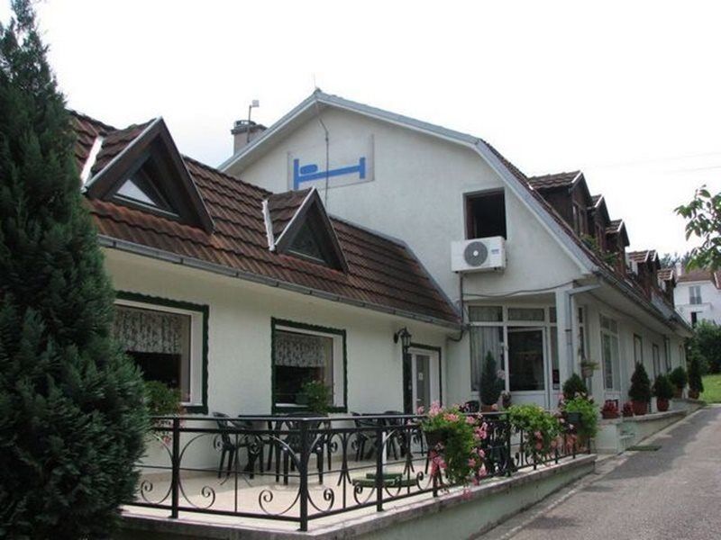 B&B Villa Evandjelina Sremska Kamenica Екстер'єр фото