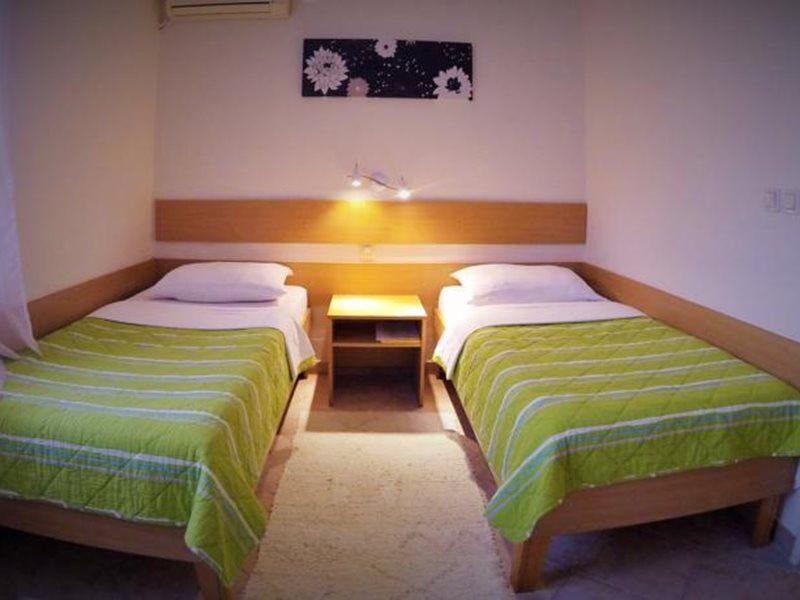 B&B Villa Evandjelina Sremska Kamenica Екстер'єр фото