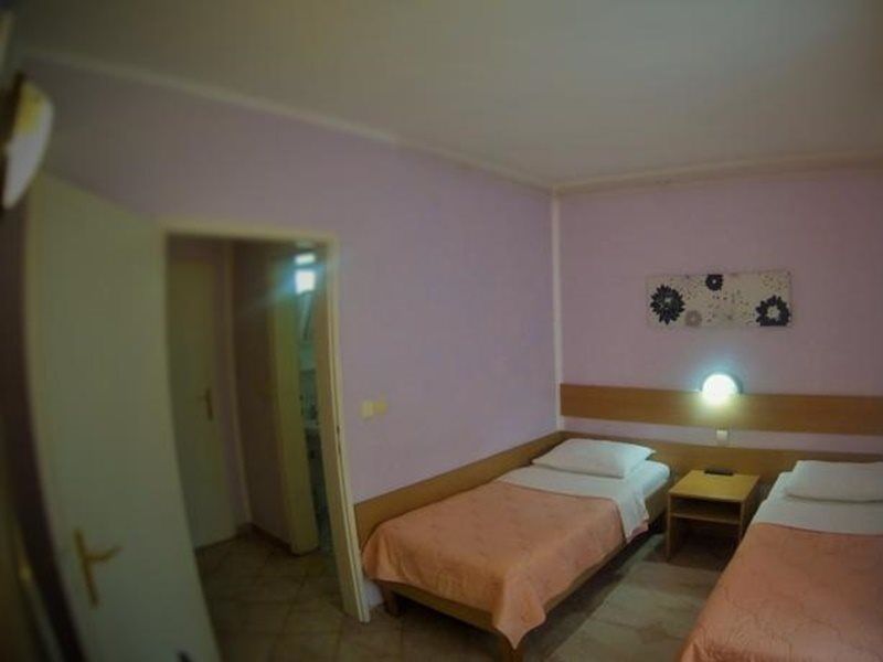 B&B Villa Evandjelina Sremska Kamenica Екстер'єр фото