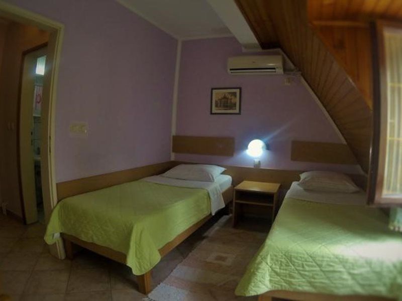 B&B Villa Evandjelina Sremska Kamenica Екстер'єр фото